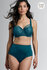 Model draagt marlies Dekkers Dame de Paris Lagoon Blue met hoge slip.